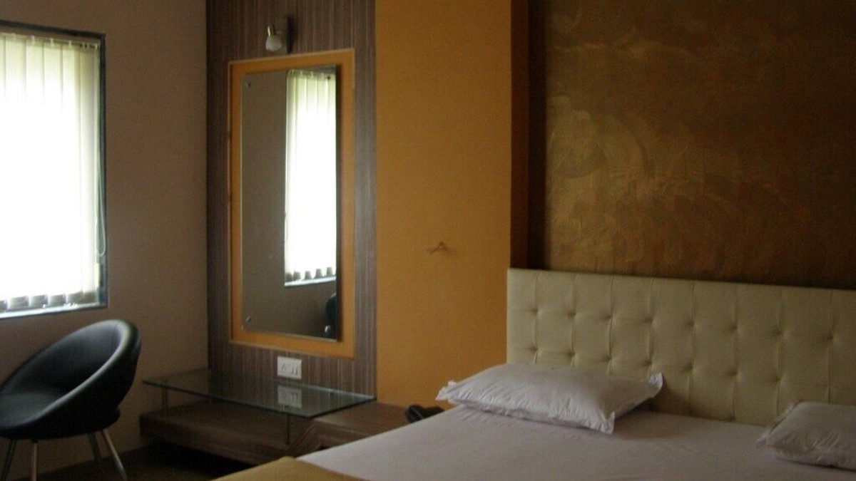Wai Hotel | Hotel Sanai Residency