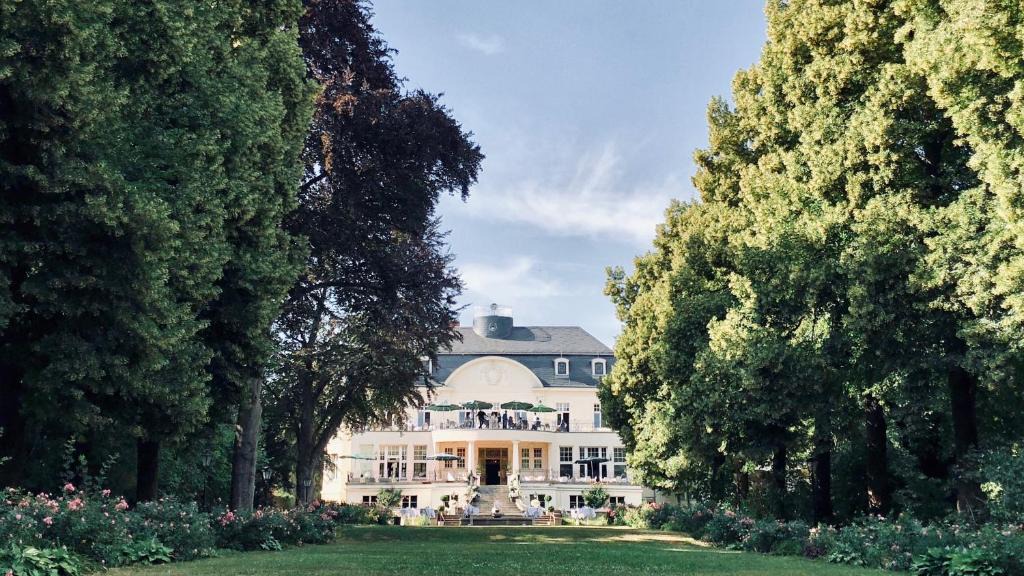 Teutschenthal Hotel | Hotel Schloss Teutschenthal