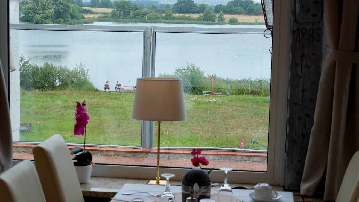 Owschlag Hotel | Hotel Seeblick Försterhaus