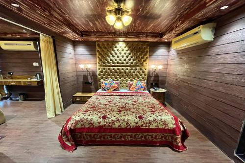 Vastrapur Hotel | HOTEL SHAILLY INN