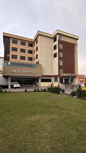 Shahjahanpur Hotel | Hotel Shemron