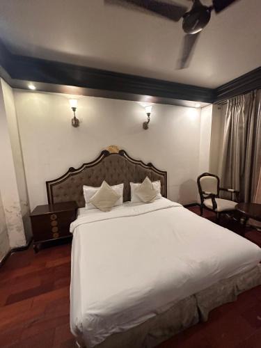 New Friends Colony House | Hotel Short-Range Palace