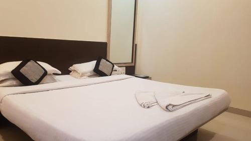 Shirdi Hotel | HOTEL Shradha! Saburi! Near Shri Sai Baba Temple - Free Wi-fi And Parking Facilities- A Top Rated Hotel In Shirdi