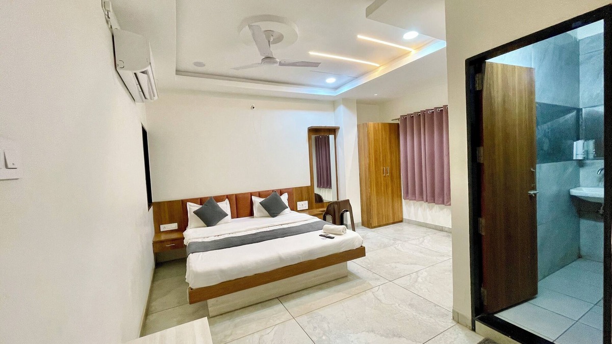 Ujjain Hotel | Hotel Shree Nakoda Paradise - Ujjain