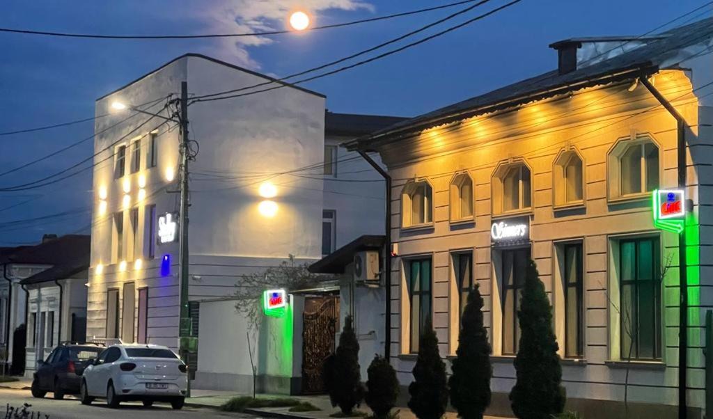 Corabia Hotel | Hotel Sinner's Shelby