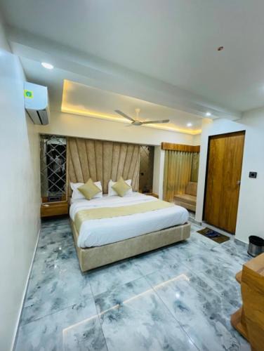 Navrangpura Hotel | Hotel Skyland