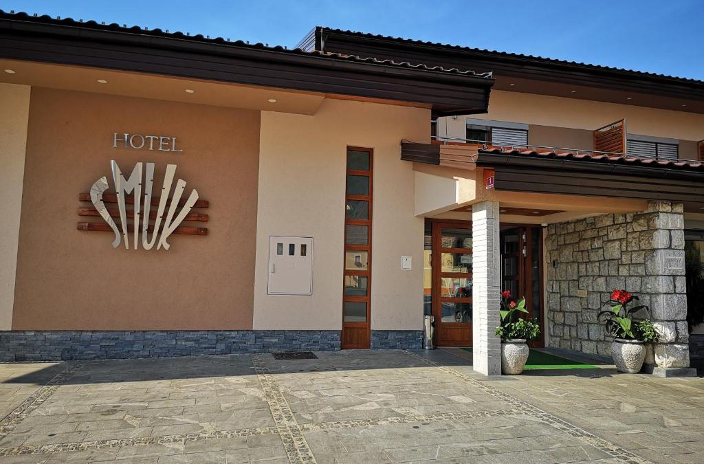Semic Hotel | HOTEL SMUK