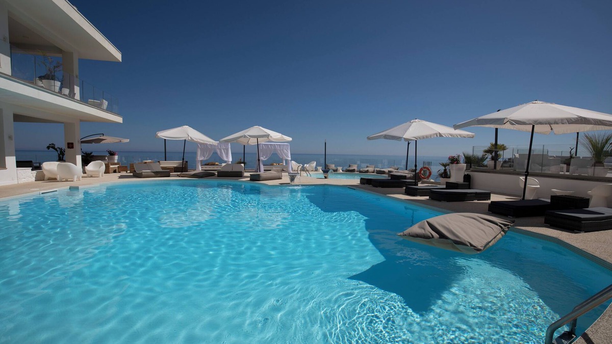 Torre Colonna-sperone Hotel | Hotel Sporting Club