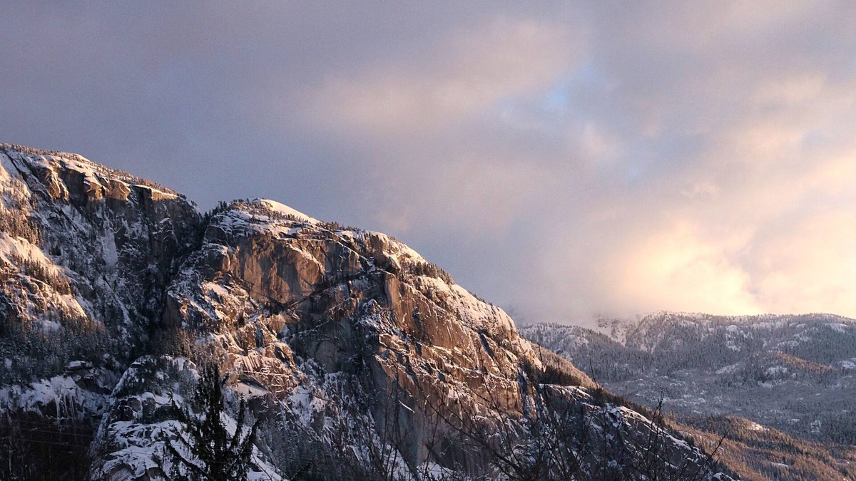 Downtown Squamish Hotel | Hotel Squamish