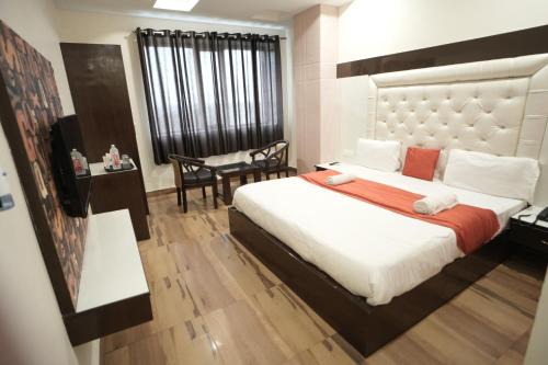 Shivalik Nagar Hotel | Hotel SR Grand
