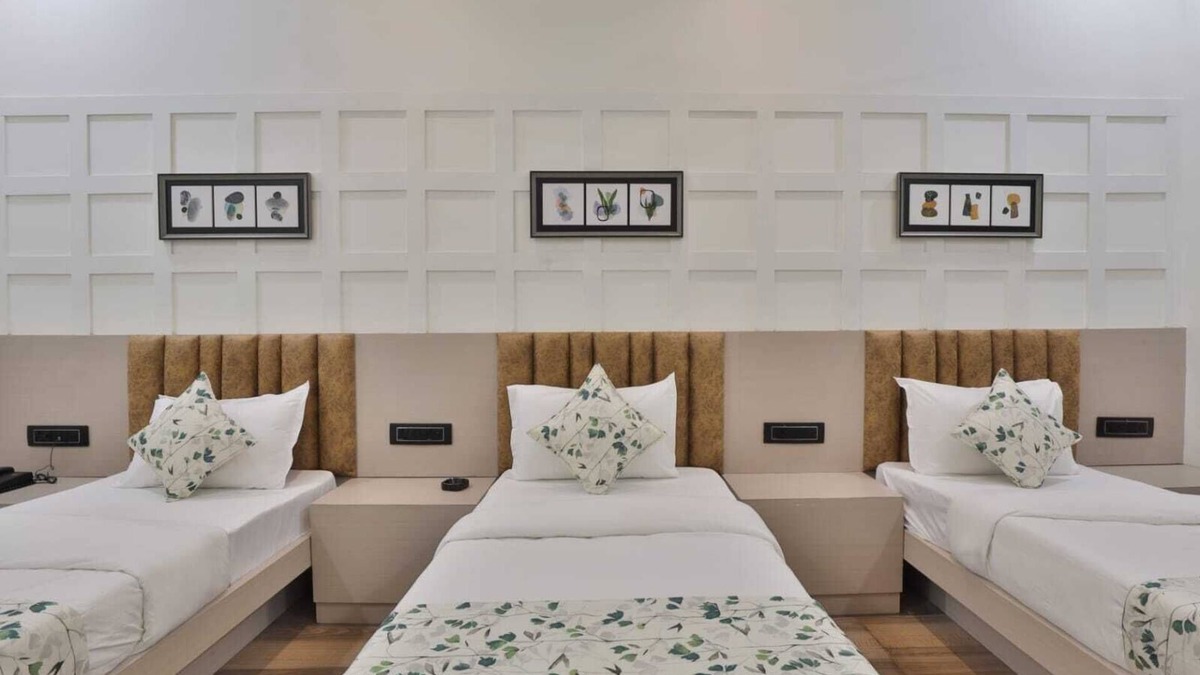Anand Hotel | Hotel SR Laxmi