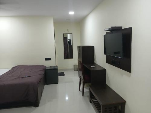 Lakdi Ka Pul Hotel | Hotel Sree Silver Oak- Beside Niloufer Cafe Lakdikapul