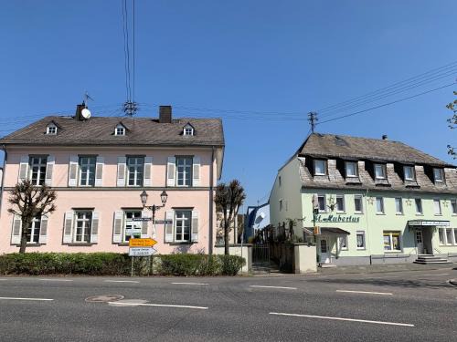 Wallmerod House | Hotel St. Hubertus