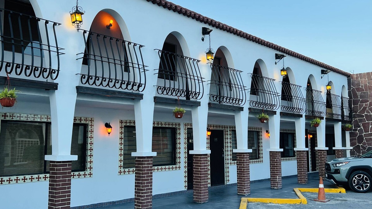 Nuevo Laredo Hotel | Hotel & Suites Hacienda Santa Maria