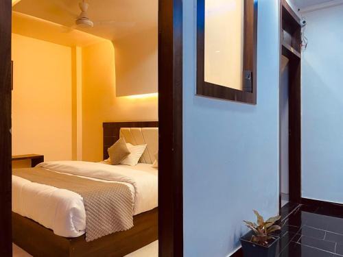 Aleo Bed & Breakfast | Hotel The Divine Ganga - Top Rated ! Most Awarded ! Budget Friendly ! Couple Friendly ! Parking ! Lift