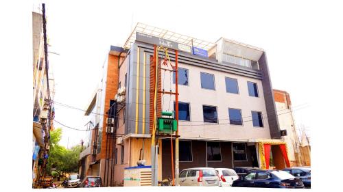 Indirapuram Hotel | Hotel The Emporio A Corporate suites