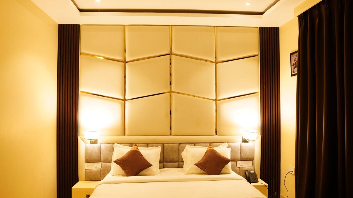 Amroha Hotel | HOTEL THE FORT