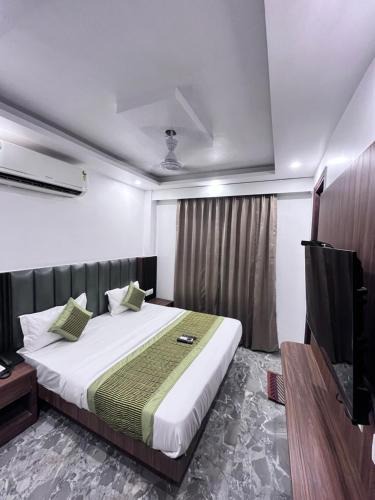 Paharganj Hotel | Hotel the haveliya-1 mint from new delhi railway station & connaught place