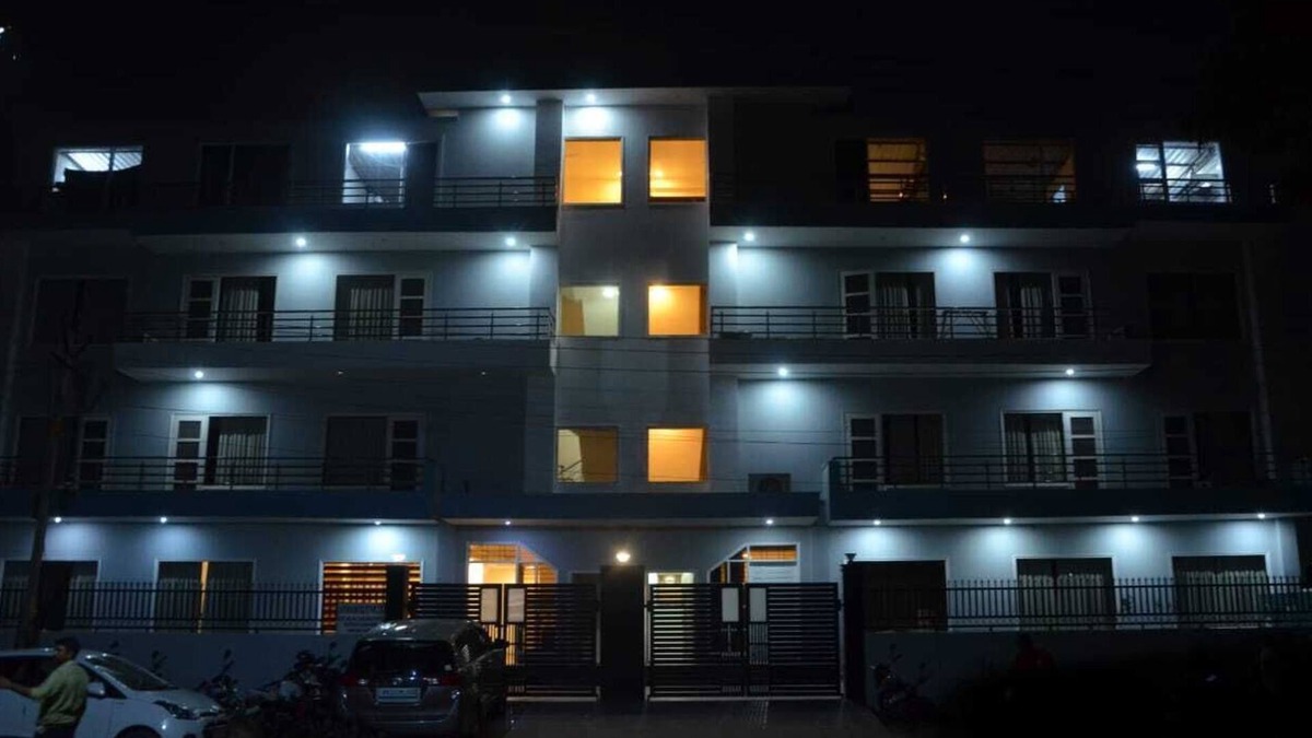 DLF Phase 5 Hotel | Hotel The Luxem