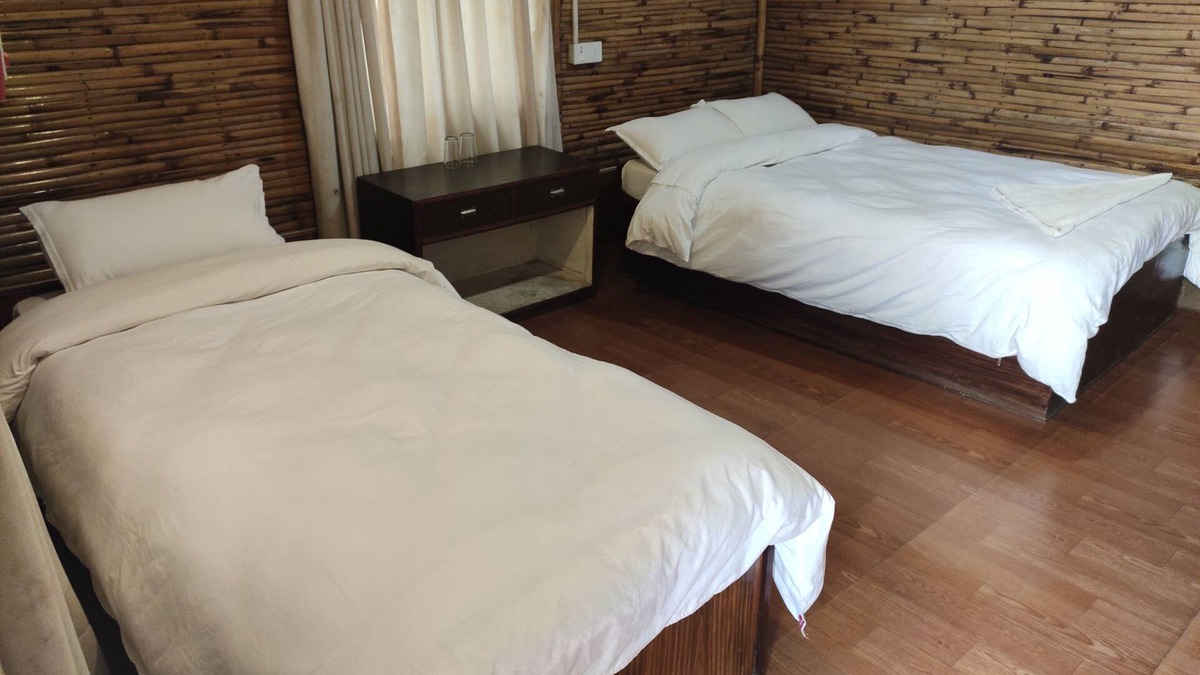 Sauraha Hotel | Hotel Tress House