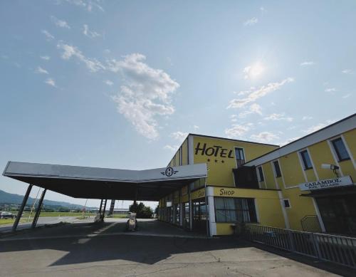 Zeltweg Hotel | Hotel URFA