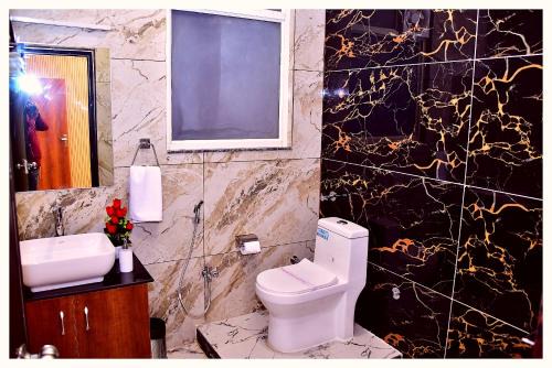 Rakabganj Hotel | HOTEL V J - INTERNATIONAL PALACE Near Park - A Premium Hotel In Agra