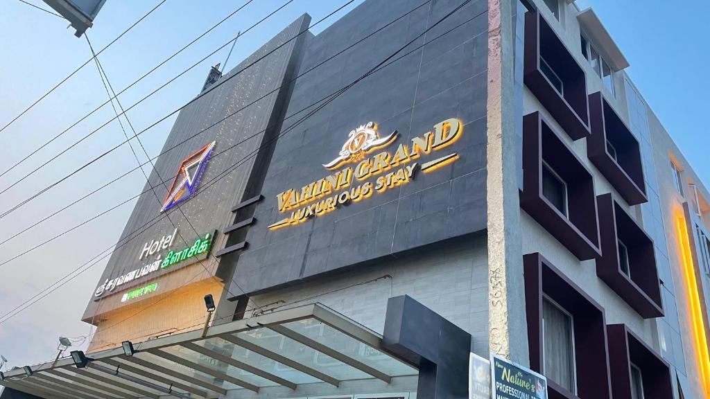 Sankagiri Hotel | HOTEL VAHINI GRAND