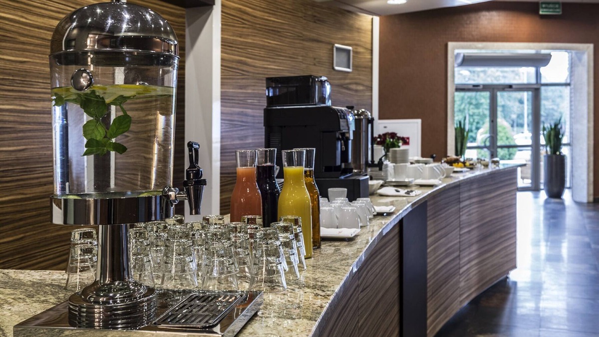 Pruszkow Hotel | Hotel Victor Pruszków DeSilva