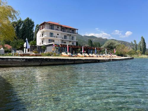 Udenisht Hotel | Hotel Victoria