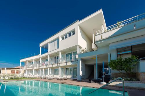 Cisano Hotel | Hotel Villa Katy