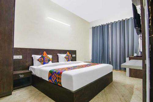 Sector 51 Hotel | Hotel Viraj
