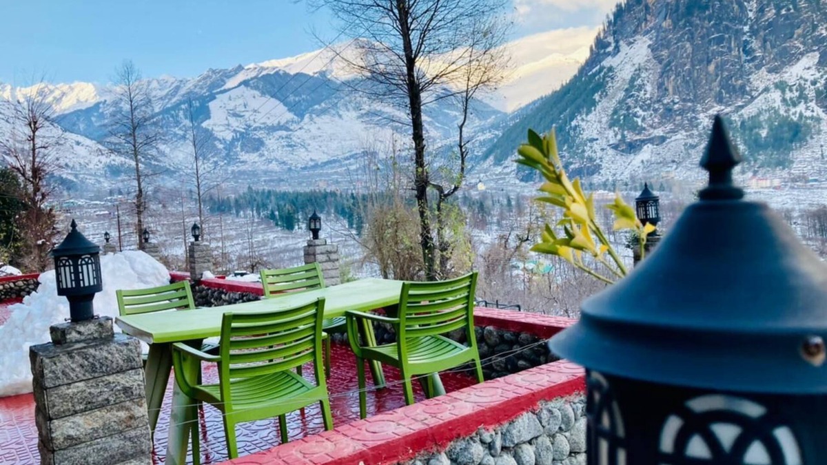 Vashist Bed & Breakfast | Hotel Vyas Vatika offer well designed and ready to use rooms located at manali.