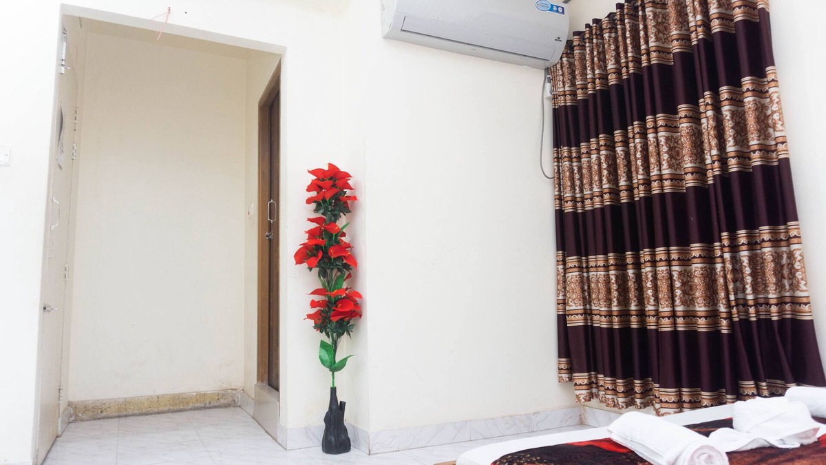 Dhaka Hotel | Hotel White House International Residential - Family Room - Non AC