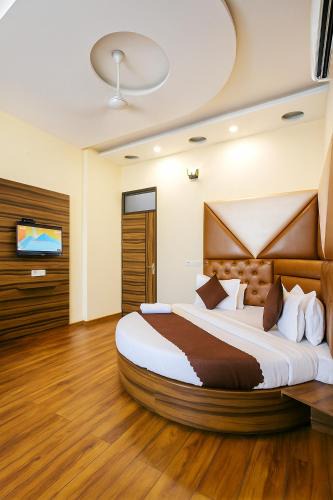 Chandigarh Hotel | Hotel Woodcrest by Sidham Group ! Comfortable and Peaceful Stay ! Top Rated ! Preferred Hotel Chain