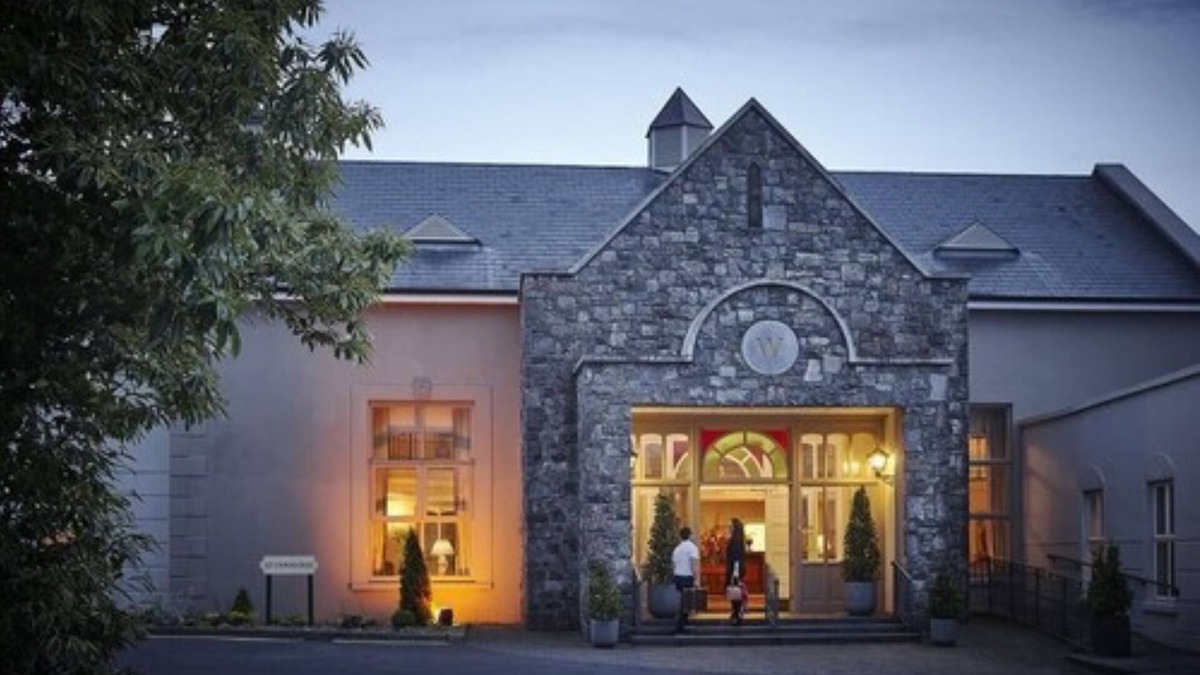 Ennis Hotel | Hotel Woodstock, an Ascend Hotel Collection Member