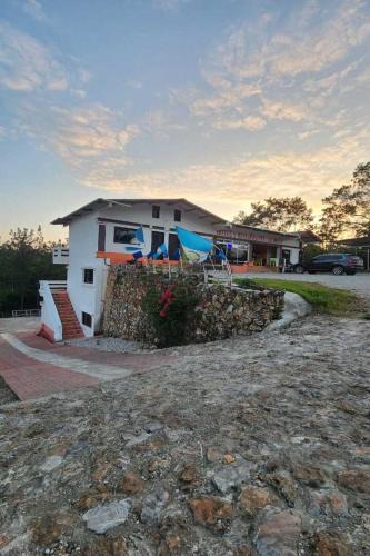 Rio Dulce Hotel | Hotel y Restaurante la Cuchilla