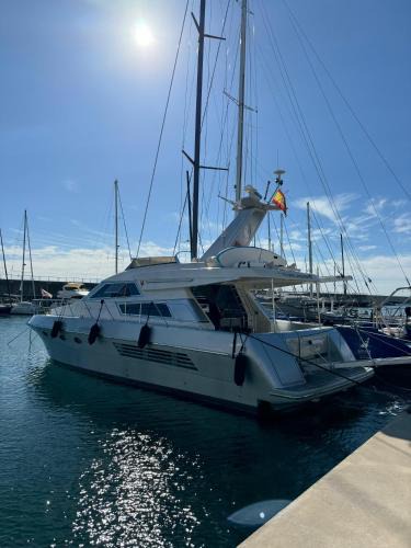 Sant Adria de Besos Boat Rental | Hotel Yacht Sherte