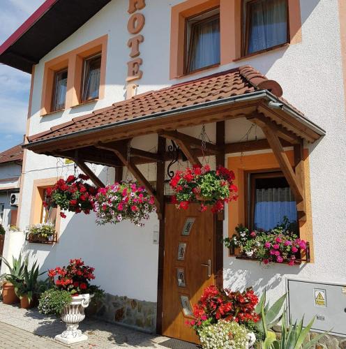 Olszyna Hotel | Hotel "ZAUŁEK" Spółka Cywilna Zbigniew Świderski, Elżbieta Świderska