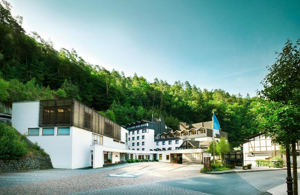 Hoehr-Grenzhausen Hotel | Hotel Zugbrücke Grenzau GmbH