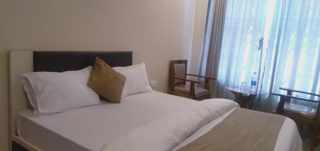 Kopar Khairane Hotel | Hotels In Ghansoli With Air Conditioner, Smoking, Laundry