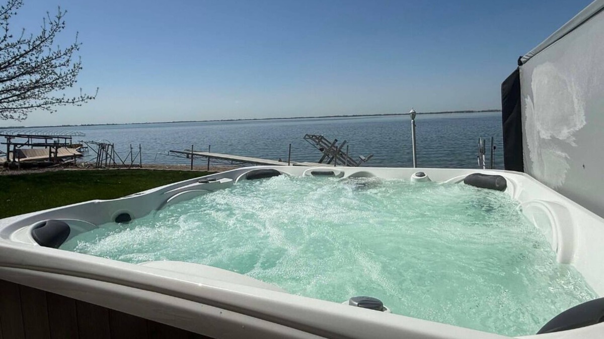 Estelline House | Hottub,Lilypad,FireRing,LakeFront,Sleeps10