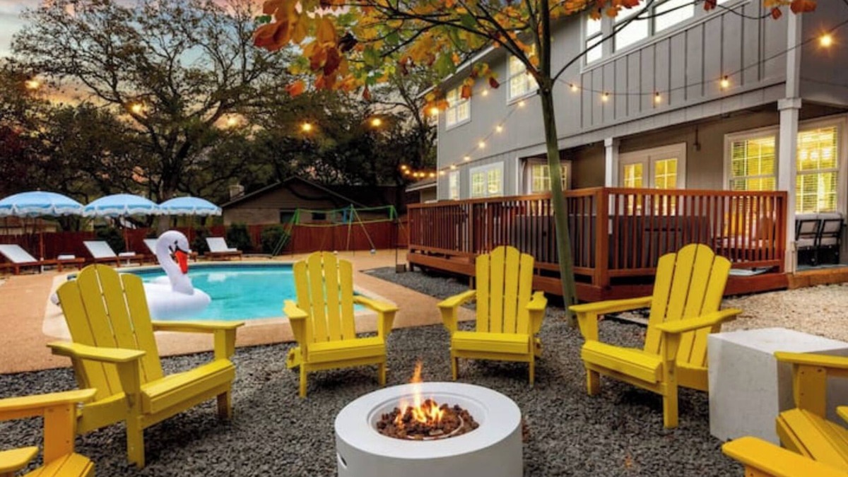 North San Antonio - SAT House | HotTub, Pool, FirePit, Game Room, BBQ, Volleyball and a ton of Family Fun!