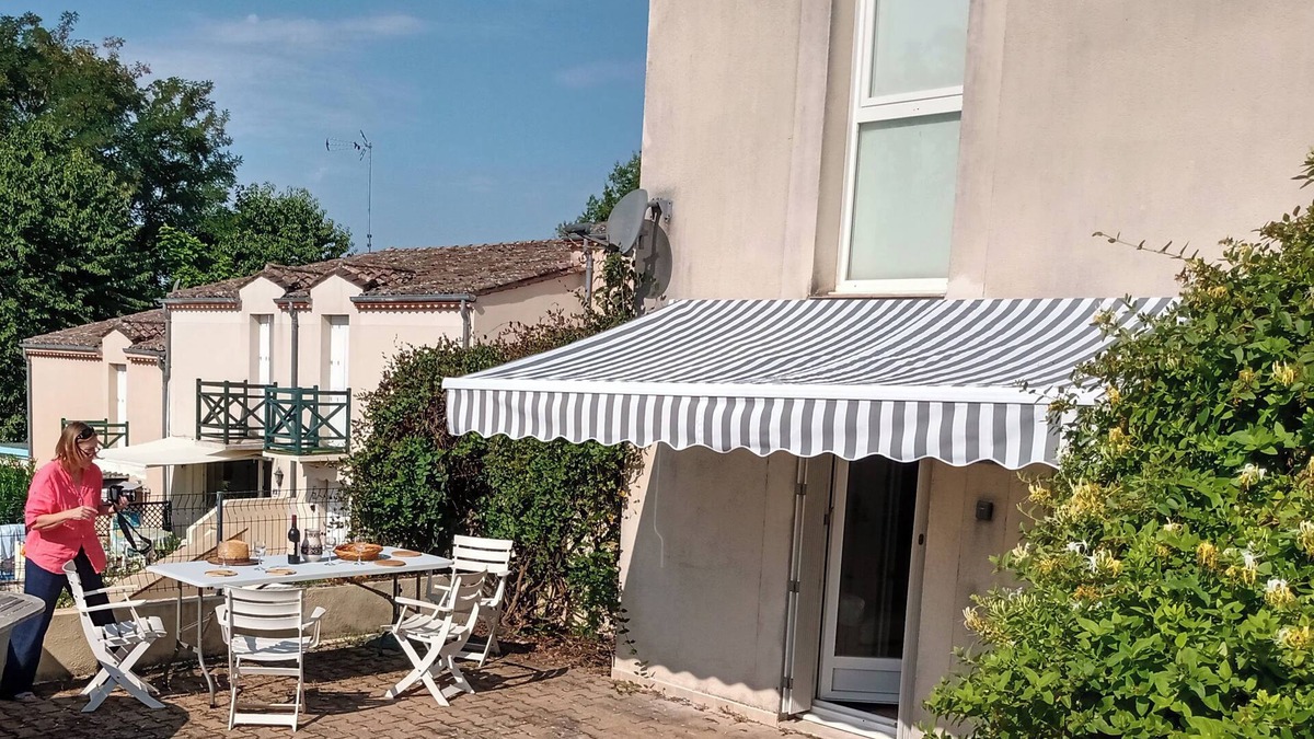 Saint-Paul-Lizonne House | House in lovely gardens with shared pool in Dordogne, parking on site