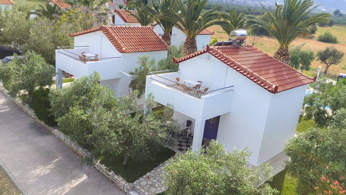 Paralio Astros House | Houdis House - Free standing independent home in a 8 unit complex with pool