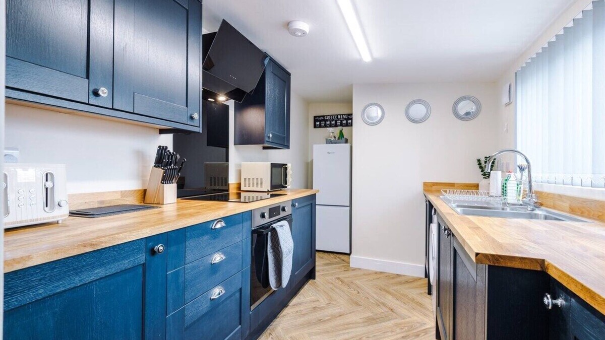 Bromley Cross House | Hough House - 4 bedrooms & spacious
