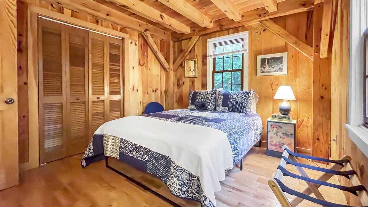 Rumney House | Hounds Nest: Community Decks on Stinson Lake, Dogs Ok, Central AC, Fire Pit, Fast WiFi & more