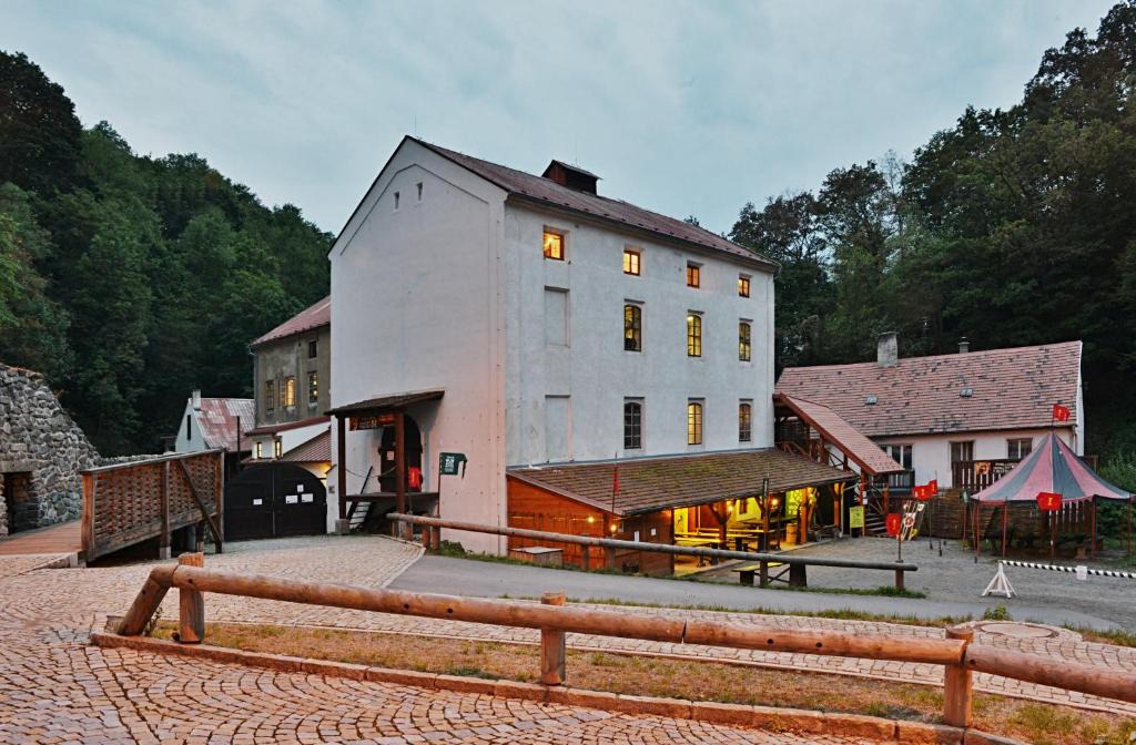 Tabor House | Housův Mlýn
