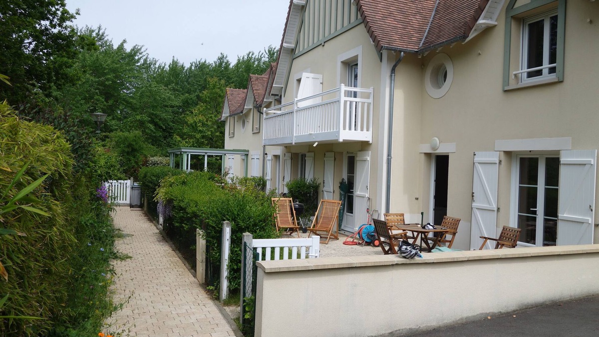 Merville-Franceville-Plage House | House with terrace in very quiet residence, sea access on foot, 2 bedrooms.