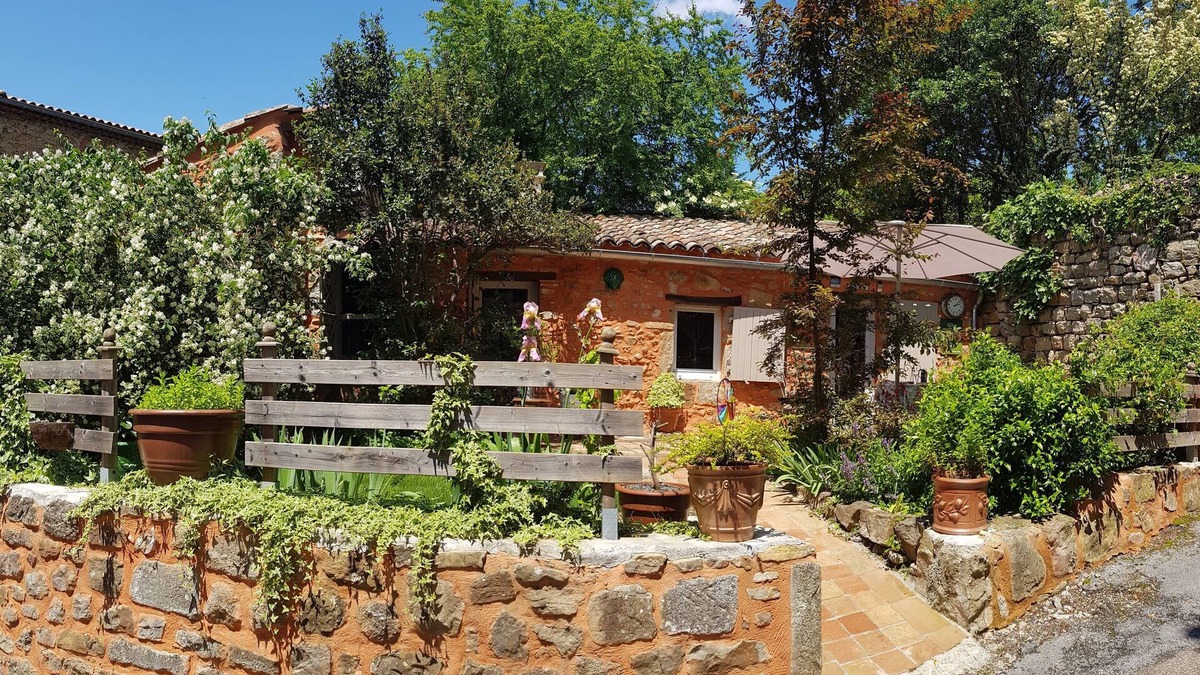 Saint-Florent-sur-Auzonnet Cottage | House with character