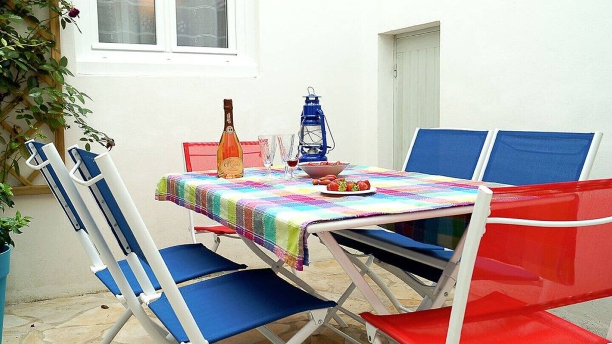 Ars-en-Re House | HOUSE 135 m2 IN THE HISTORIC CENTER OF ARS